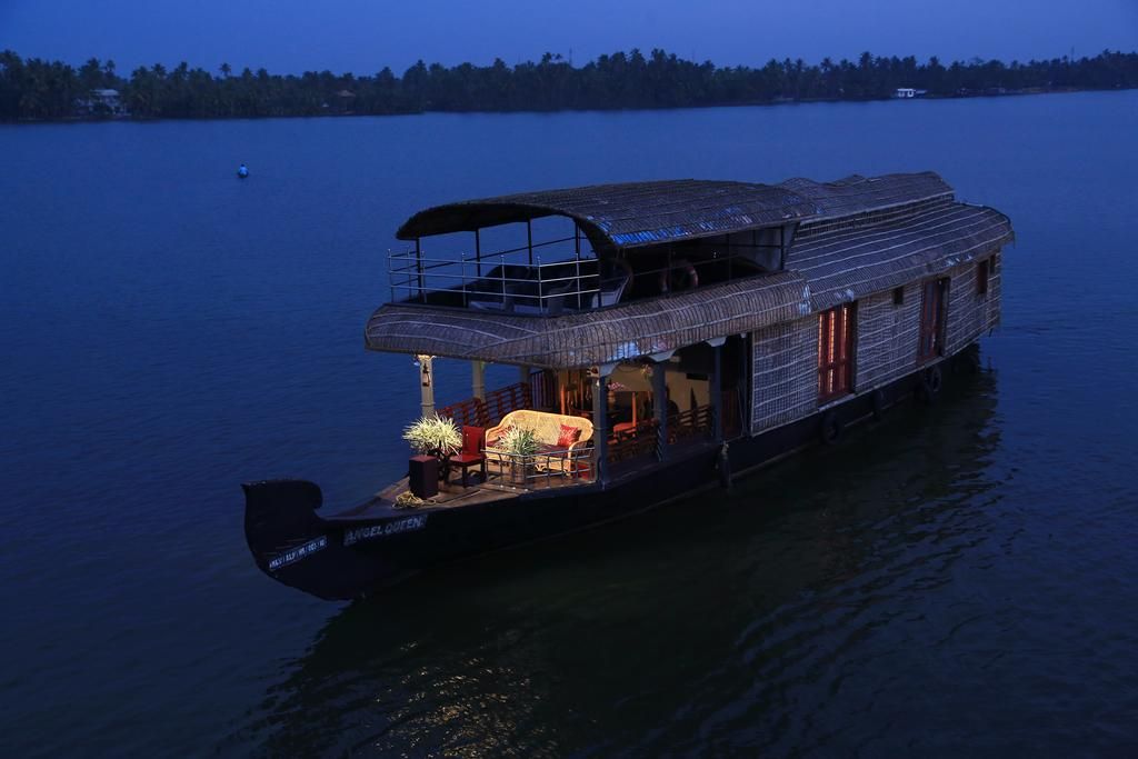 Luxury Houseboat